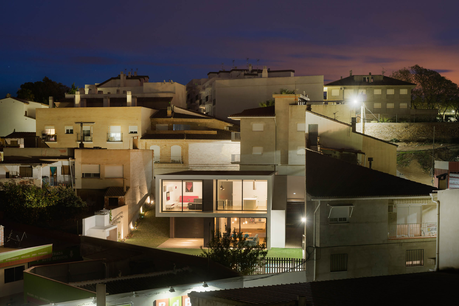 巴伦西亚丘陵景观中的白色棱镜住宅-48