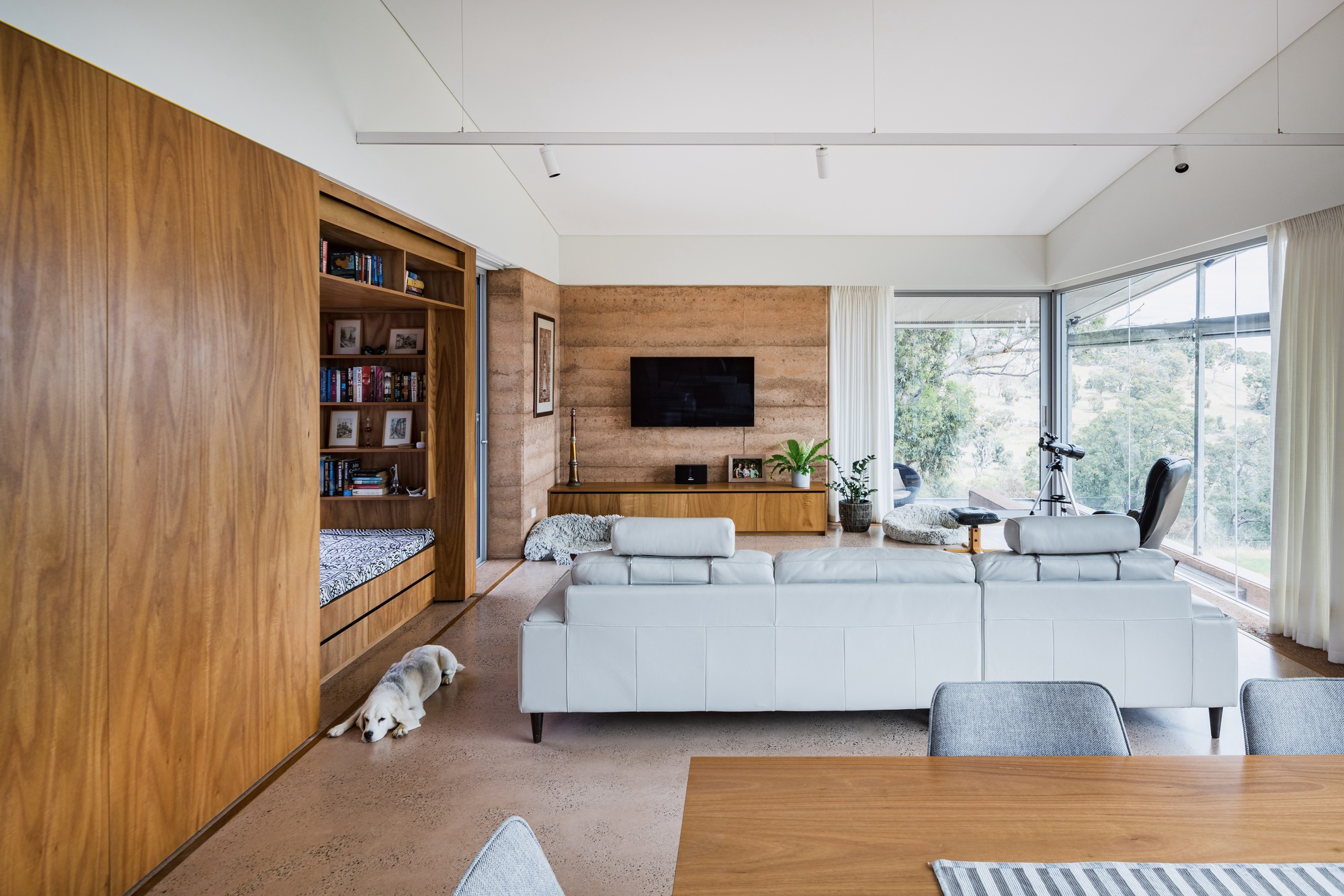 快速成交房屋交易；快速完成房屋买卖（注：Rapid Close House 不是常见标准表达，推测可能是在房产交易语境中表示快速完成房屋买卖流程，这里给出一种较合理的理解翻译） 丨Philip Stejskal Architecture-12