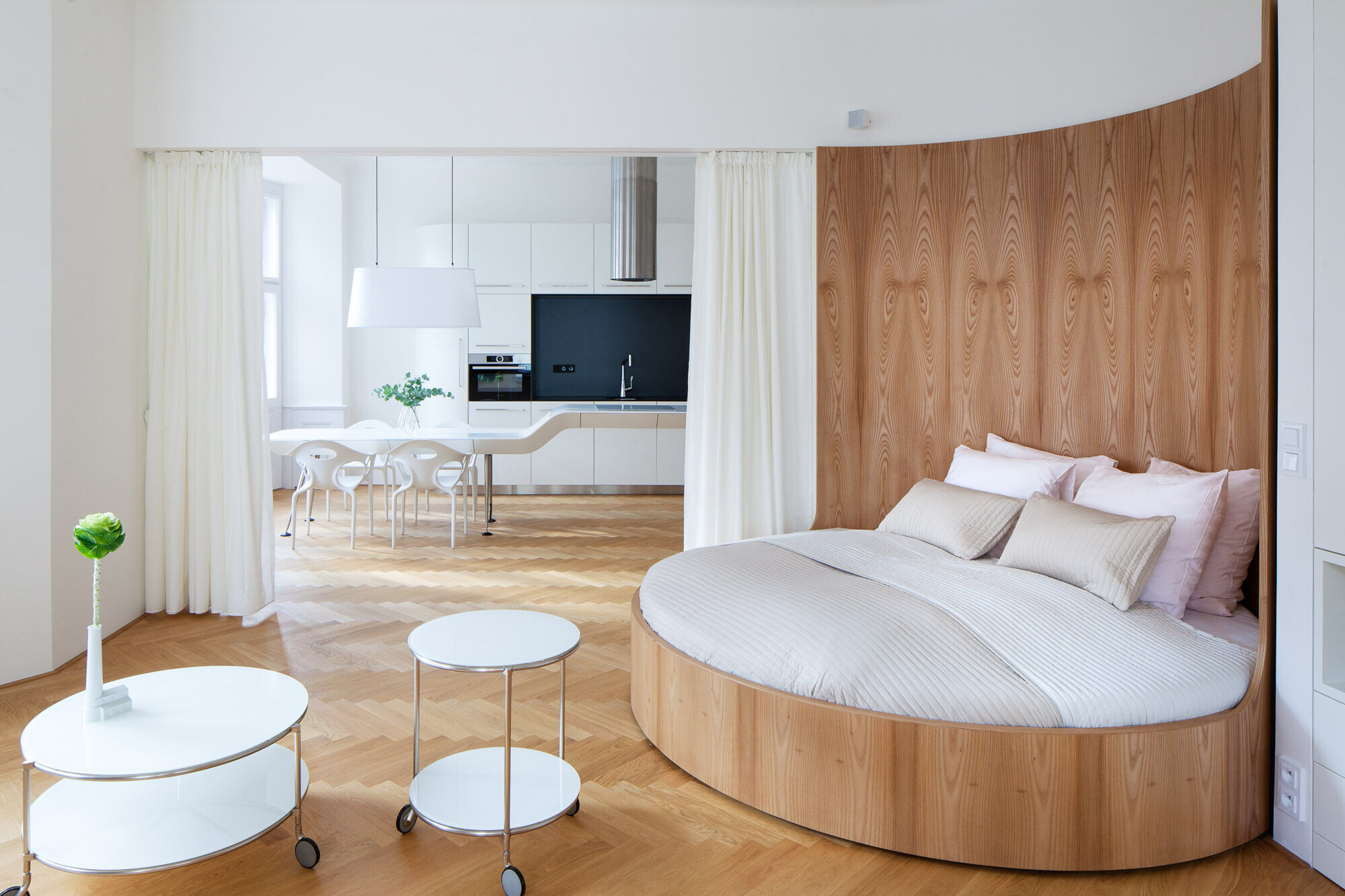 旋转床铺与完美收纳 | Kafkova 公寓的极致功能设计-8