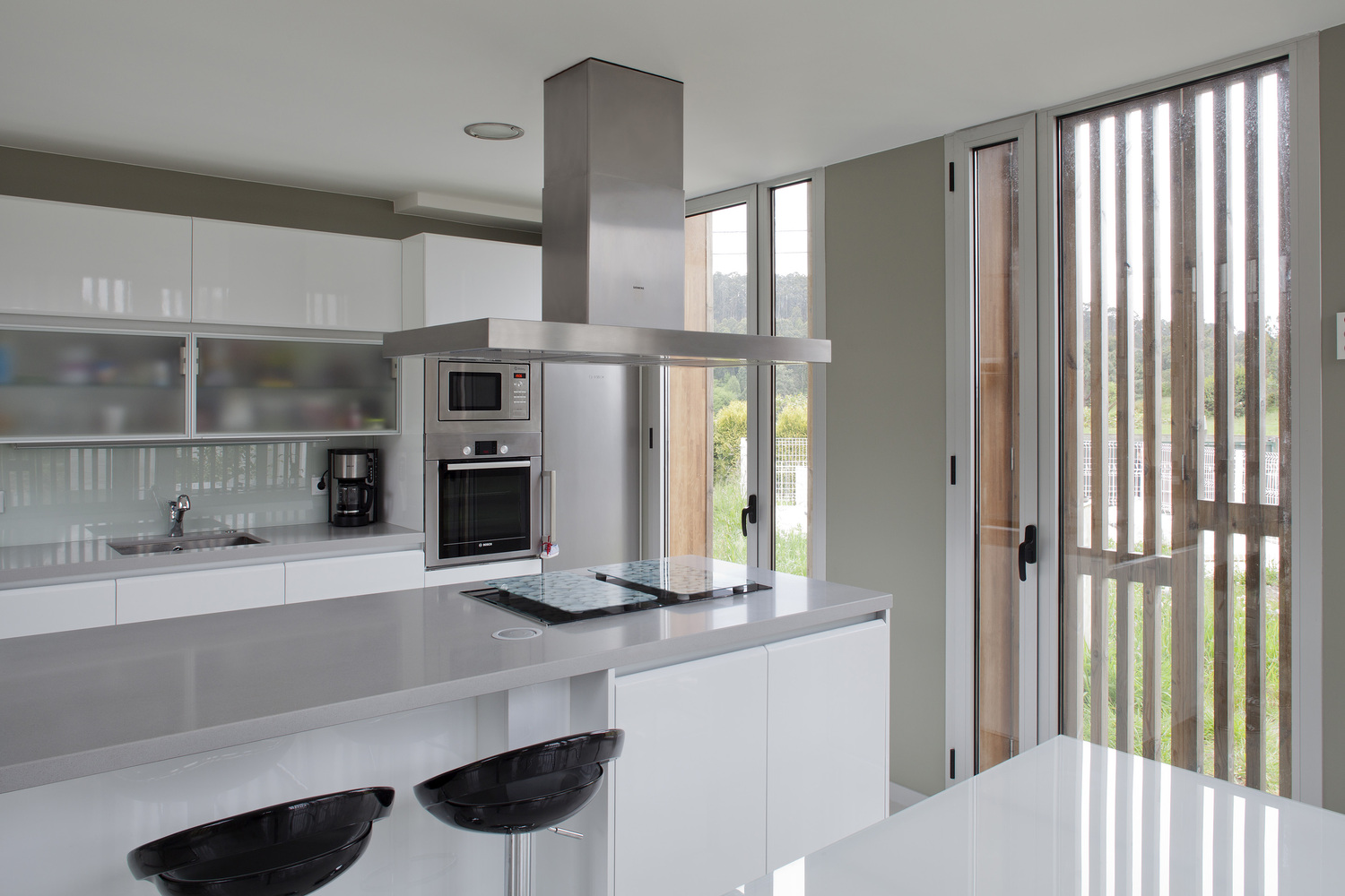 西班牙农村景观中的折叠木质空间-25