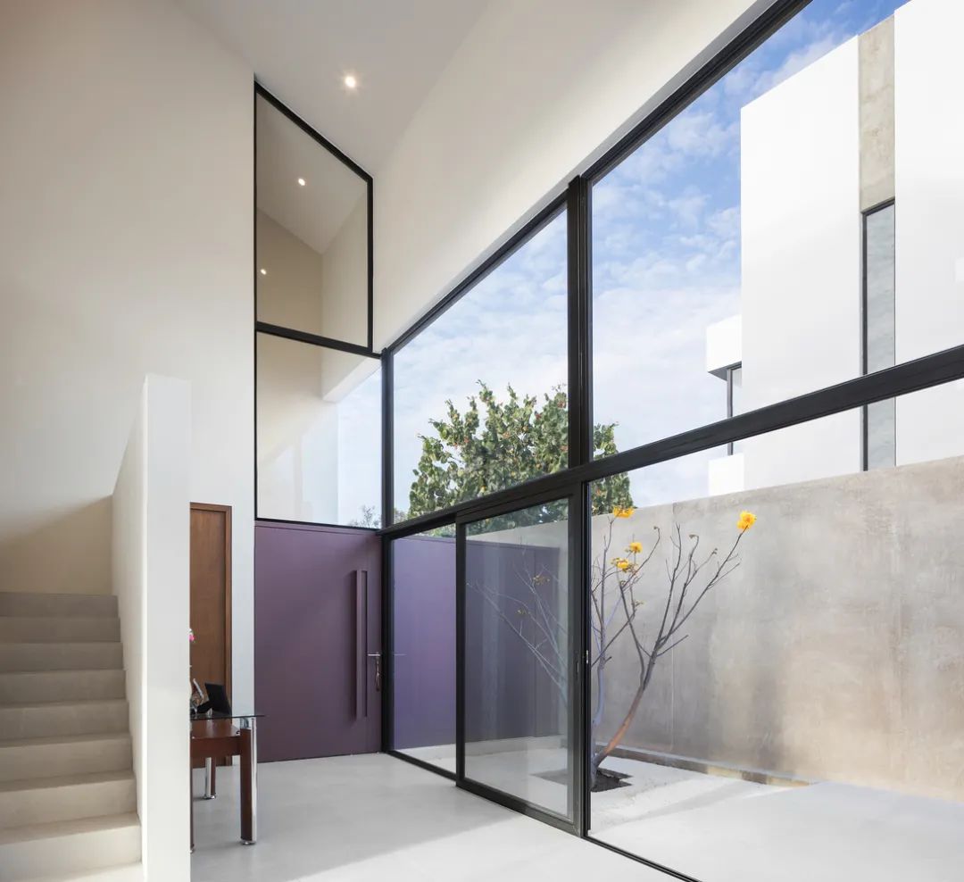 双层叠加的郊区住宅 | 开放性与隐私的完美结合-13