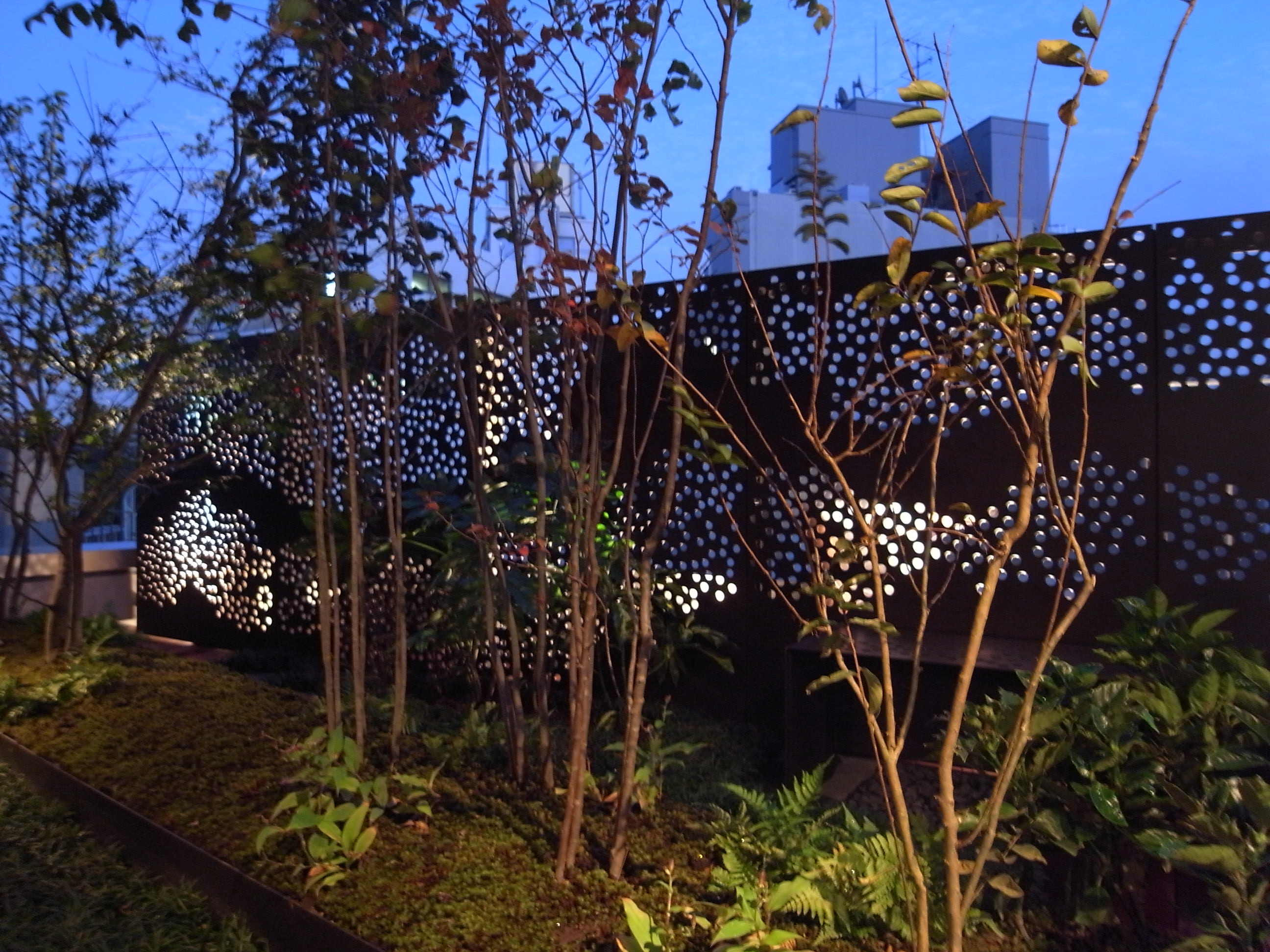 一番町弘和ビル屋上庭園丨松田平田设计-30