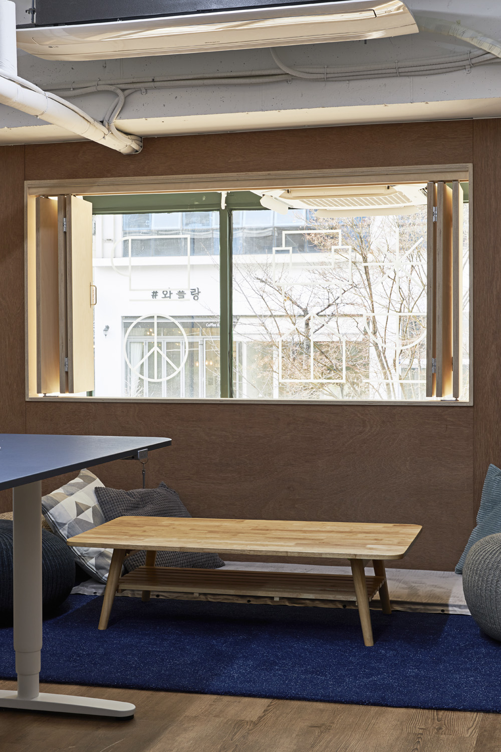 十平米清爽双层咖啡馆，展现简约设计魅力-13