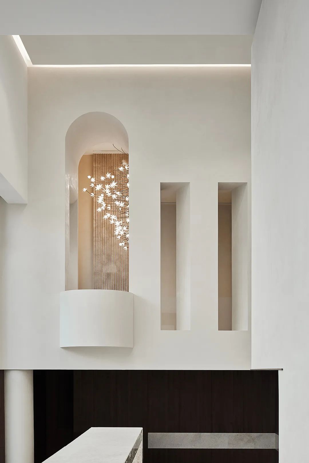 中南置地临沂林樾展示中心 | 原始美感的空间艺术-24