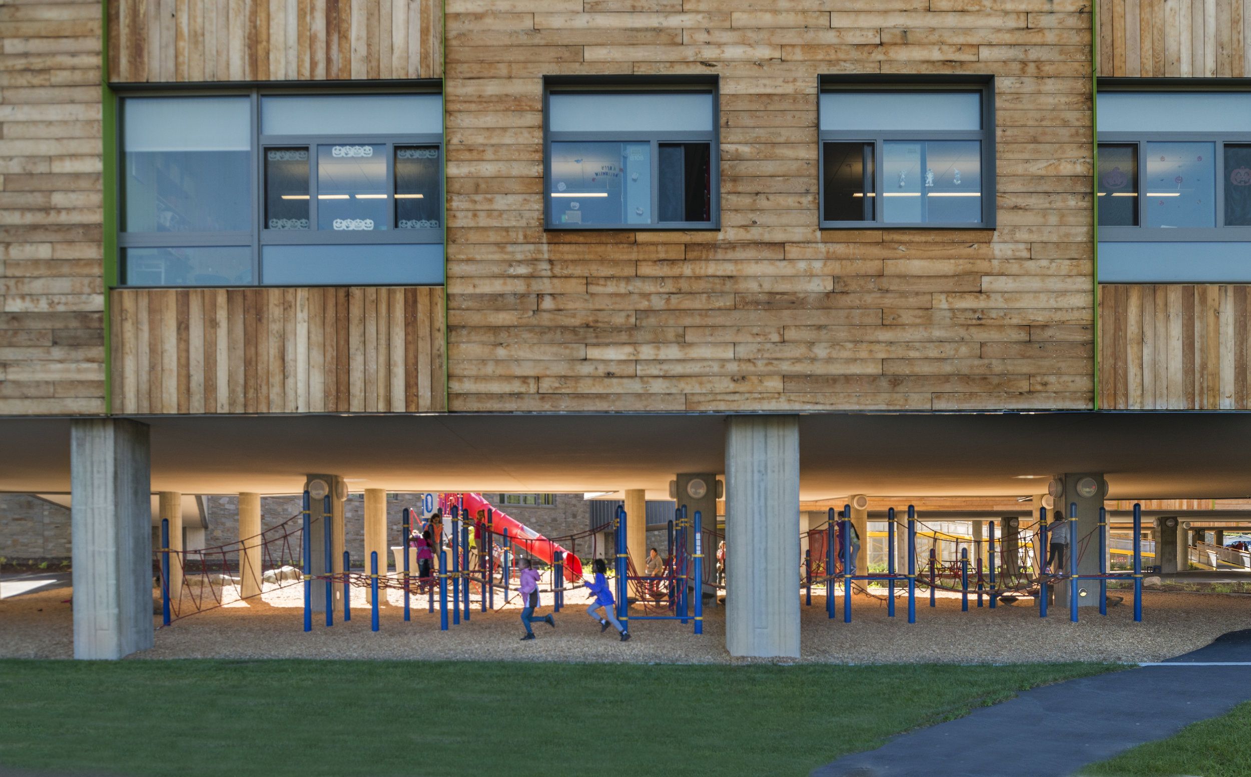 纽约新 MacArthur 小学 | 绿色环保，社区共享的教育天地-3