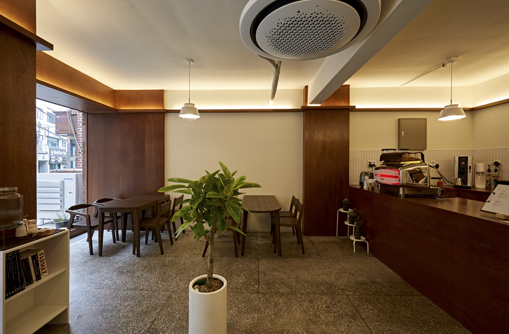 温馨舒适的 10 平米咖啡厅室内设计-11