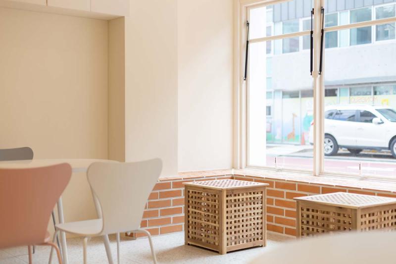 17 坪温馨咖啡馆，简约现代风格的魅力-9