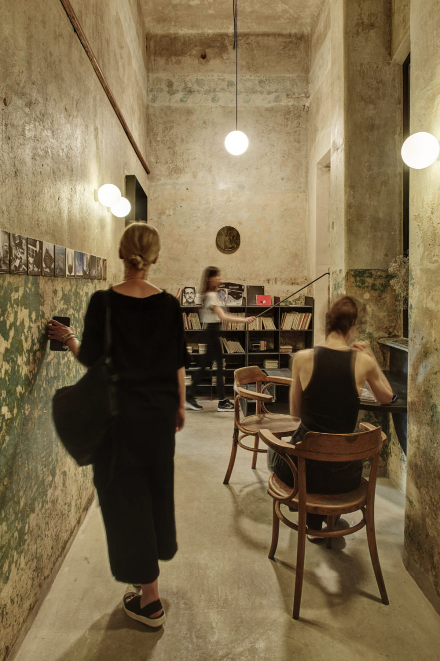 乌克兰利沃夫 Radio Garage 实验画廊改造-33