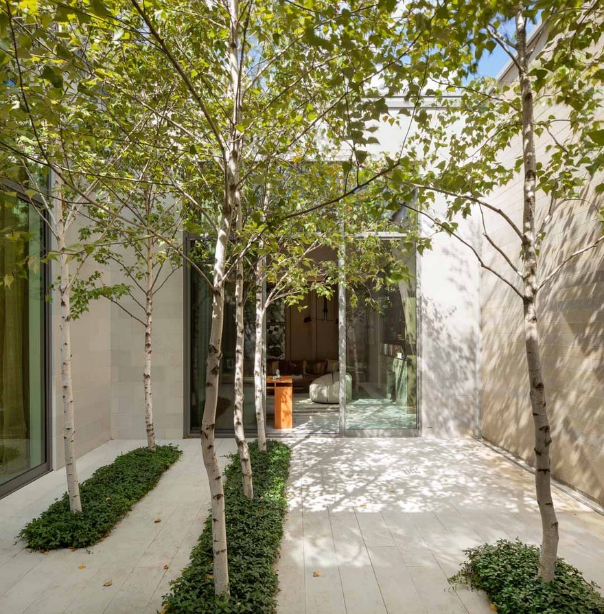 Modern Lakeside House Designed to Provide Unimpeded Views Out Across the Water-20