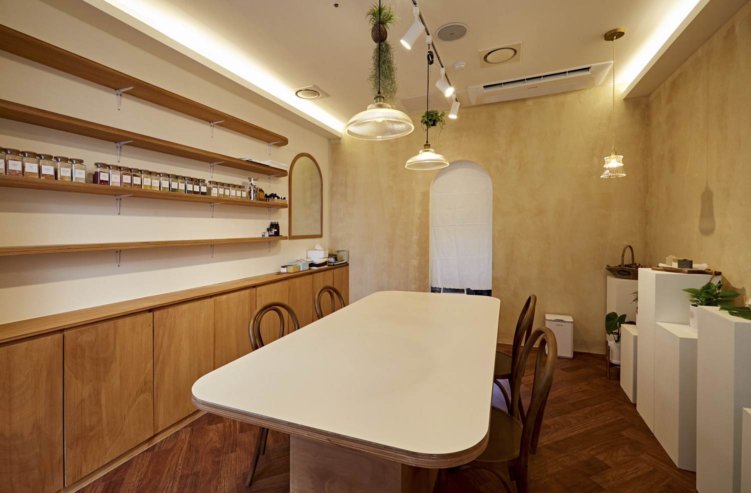 温馨舒适 | 白色木纹打造 8 平米浴室的极简奢华-5