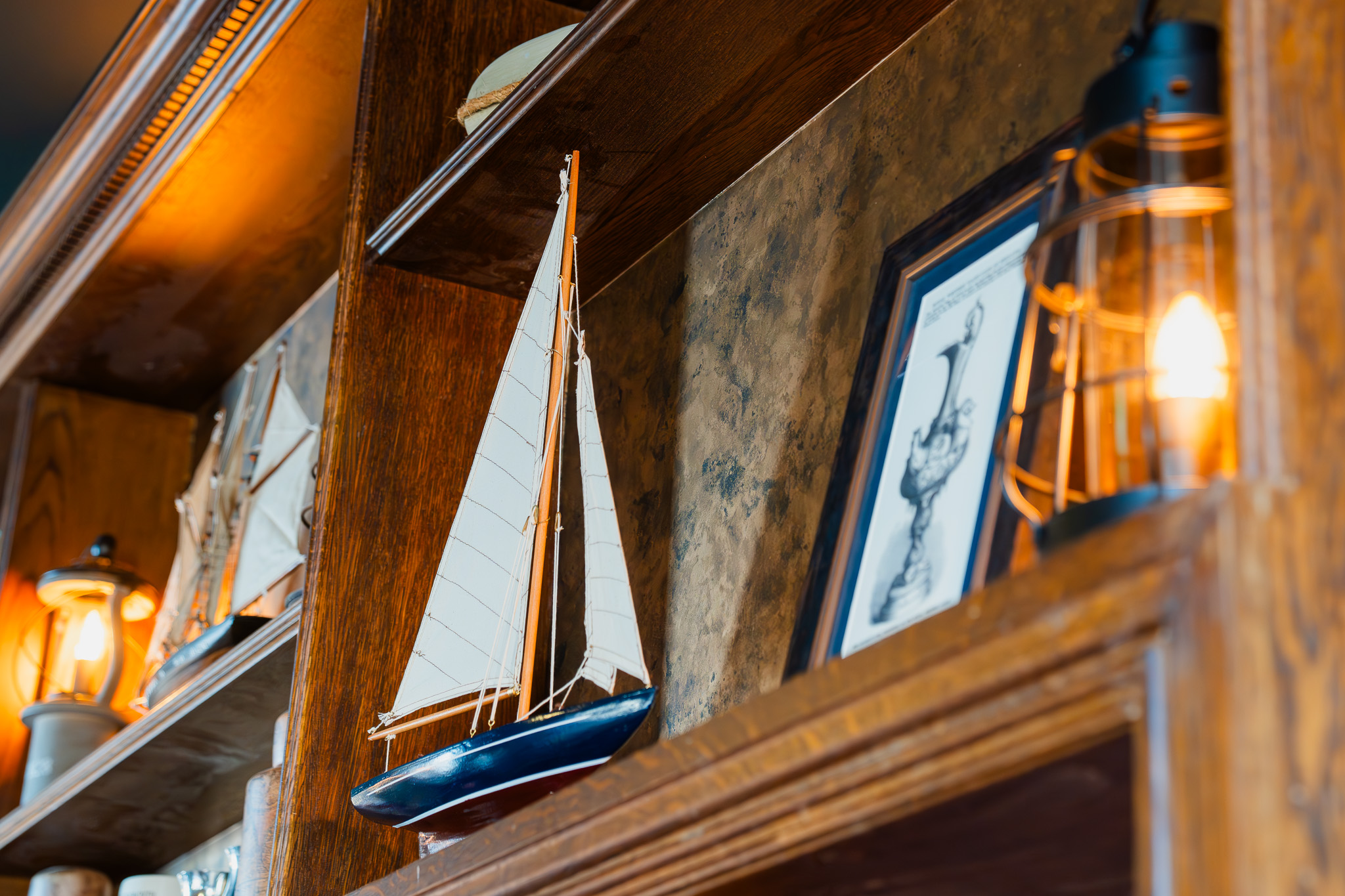 滨水区；海滨；河畔区域（注：具体含义需结合语境确定，这里滨水区是较为宽泛常用的译法） 丨United KingdomPlymouth-13