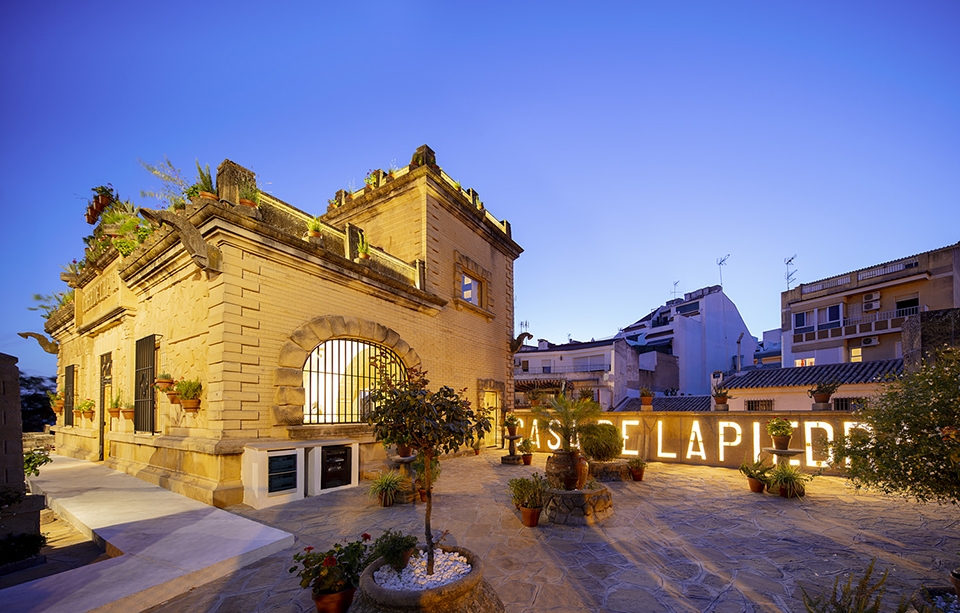 西班牙 Piedra 大楼翻新 | 纯手工石砌艺术的现代诠释-5