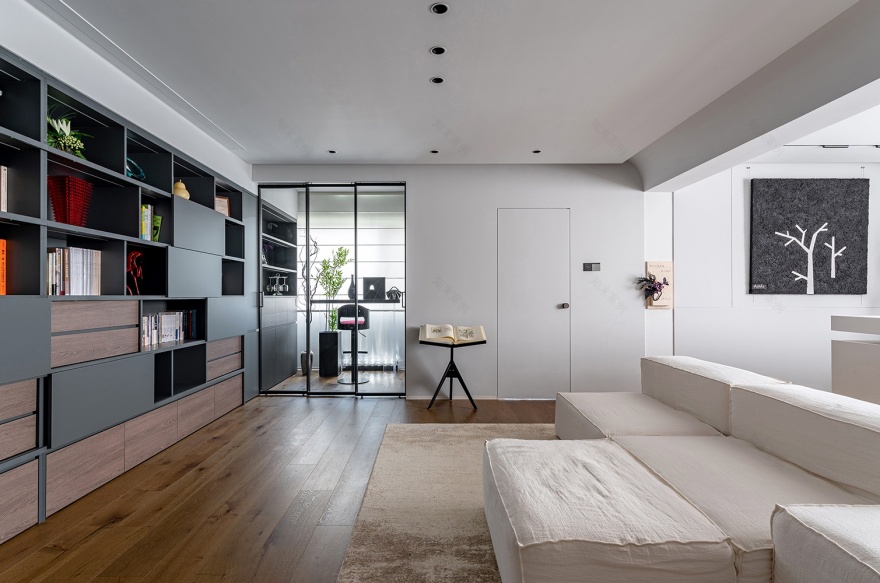 105㎡简约风拆掉一间房秒变大横厅,三口之家玩转通透格局-6