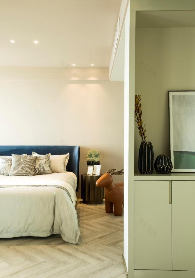 90 后小姐姐的现代独居空间 | 拆墙扩景,主卧套房,黑白书房-31