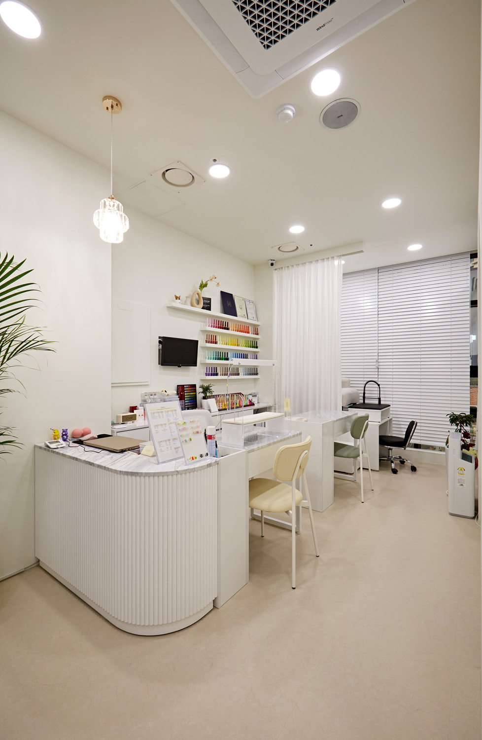 9 平米极简纯白咖啡馆设计，小空间大魅力-10