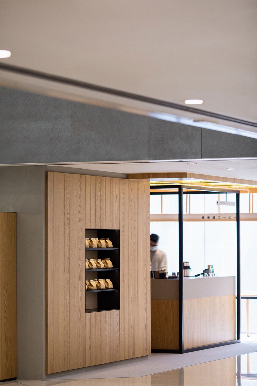 来自日本的精品咖啡馆,保持简约而复杂美学的连续性 - 米尚丽零售设计网 MISUNLY- 美好品牌店铺空间发现者-10