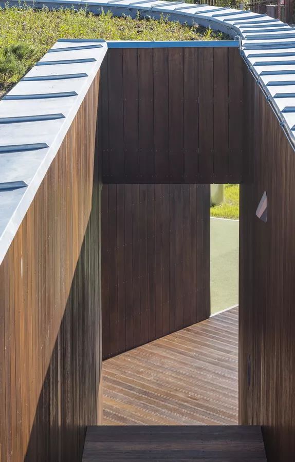 波兰幼儿园 | 犹如漂浮的小岛，鼓励孩子欢快奔跑-13