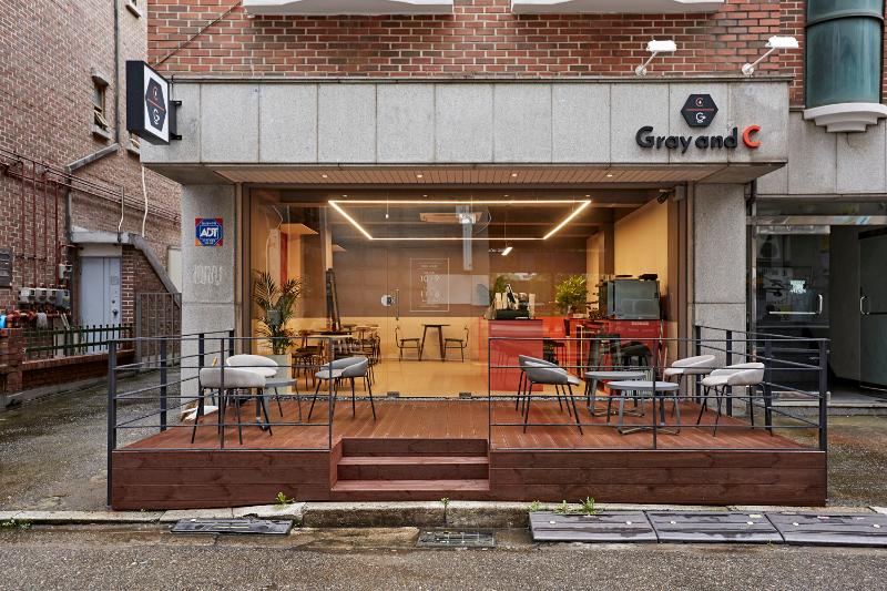 11 坪简约咖啡馆，色彩点睛的室内设计佳作-2