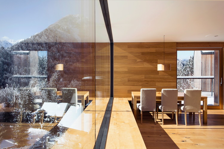 斯洛文尼亚高山度假屋，观景大玻璃墙设计-4