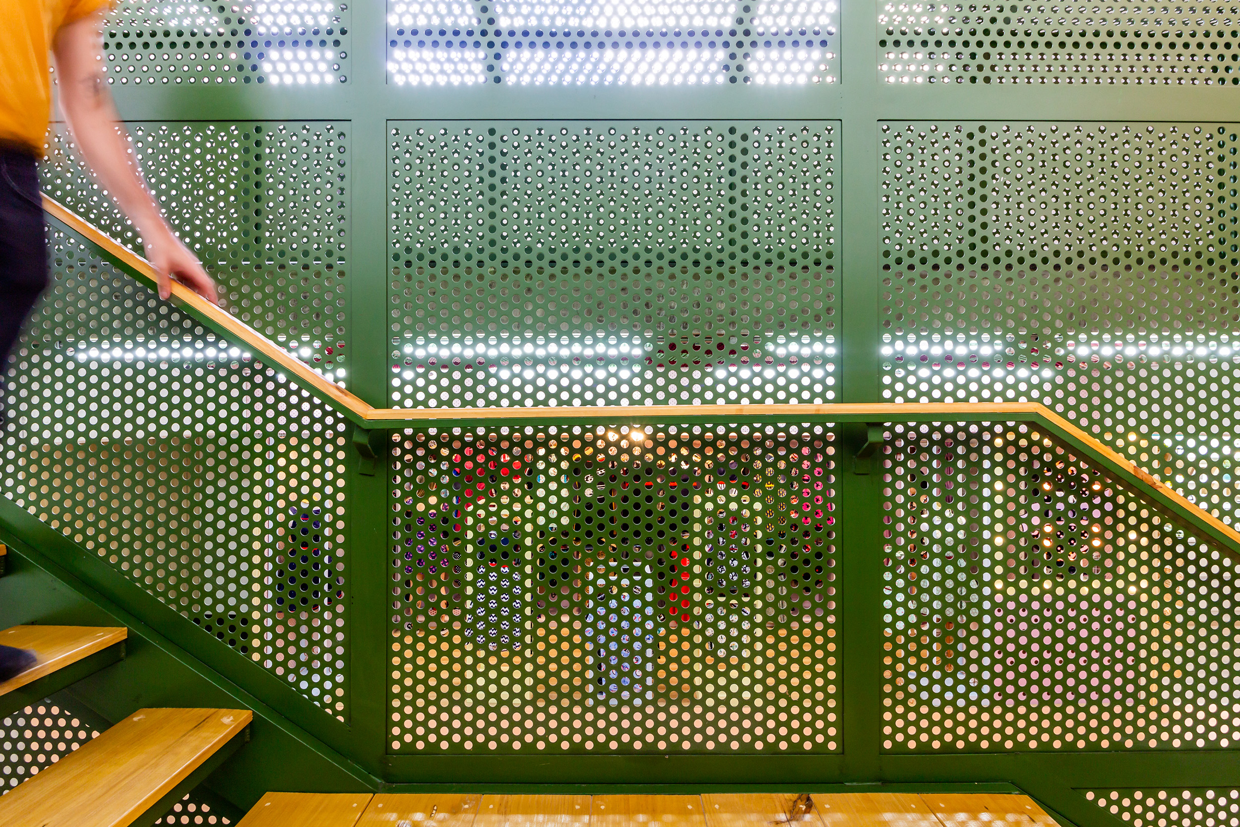 停车场变身为商业画廊-23