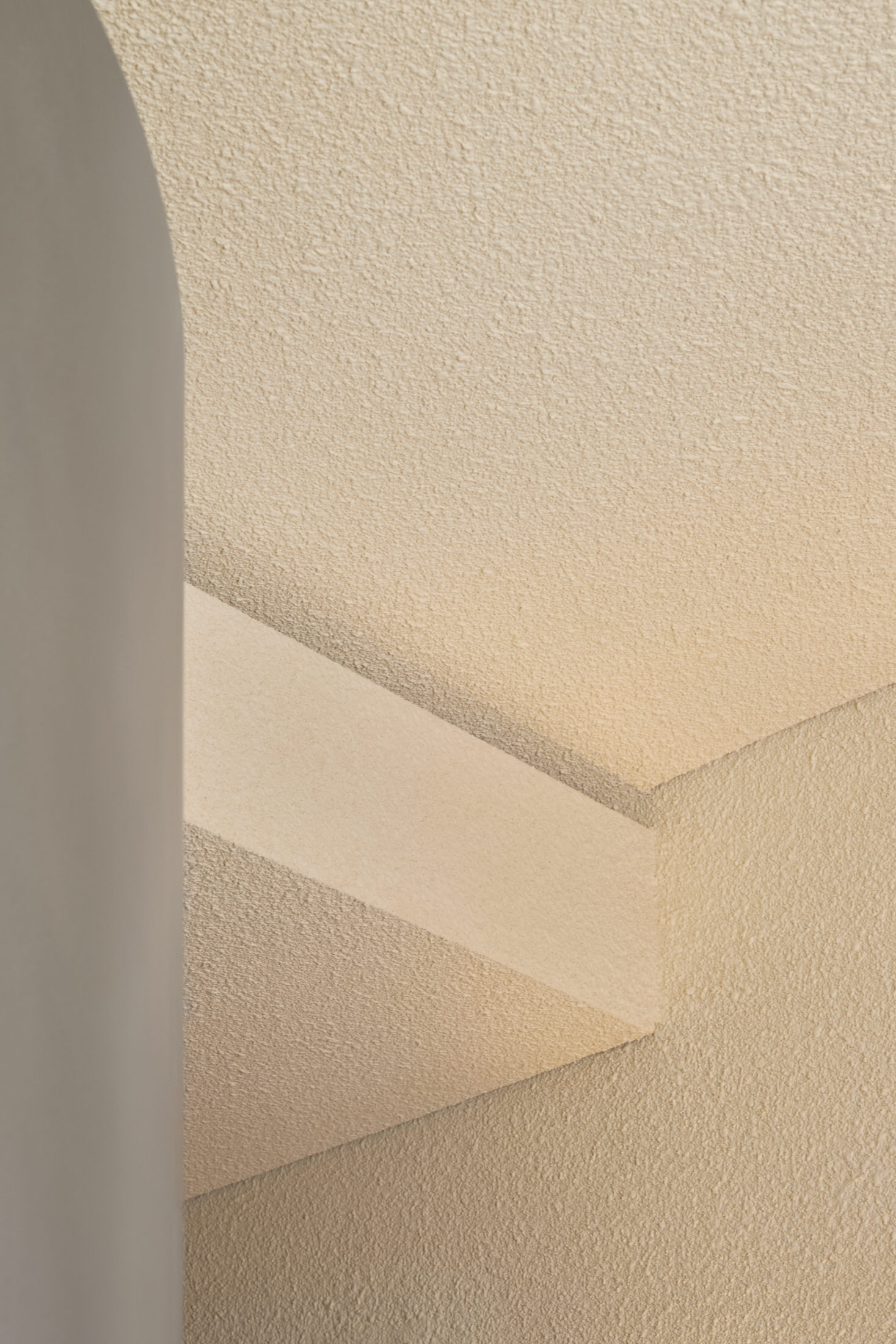 Mid-Century Vibes in Modern Dubai: Al Barari Apartment by Bone Studio.-41