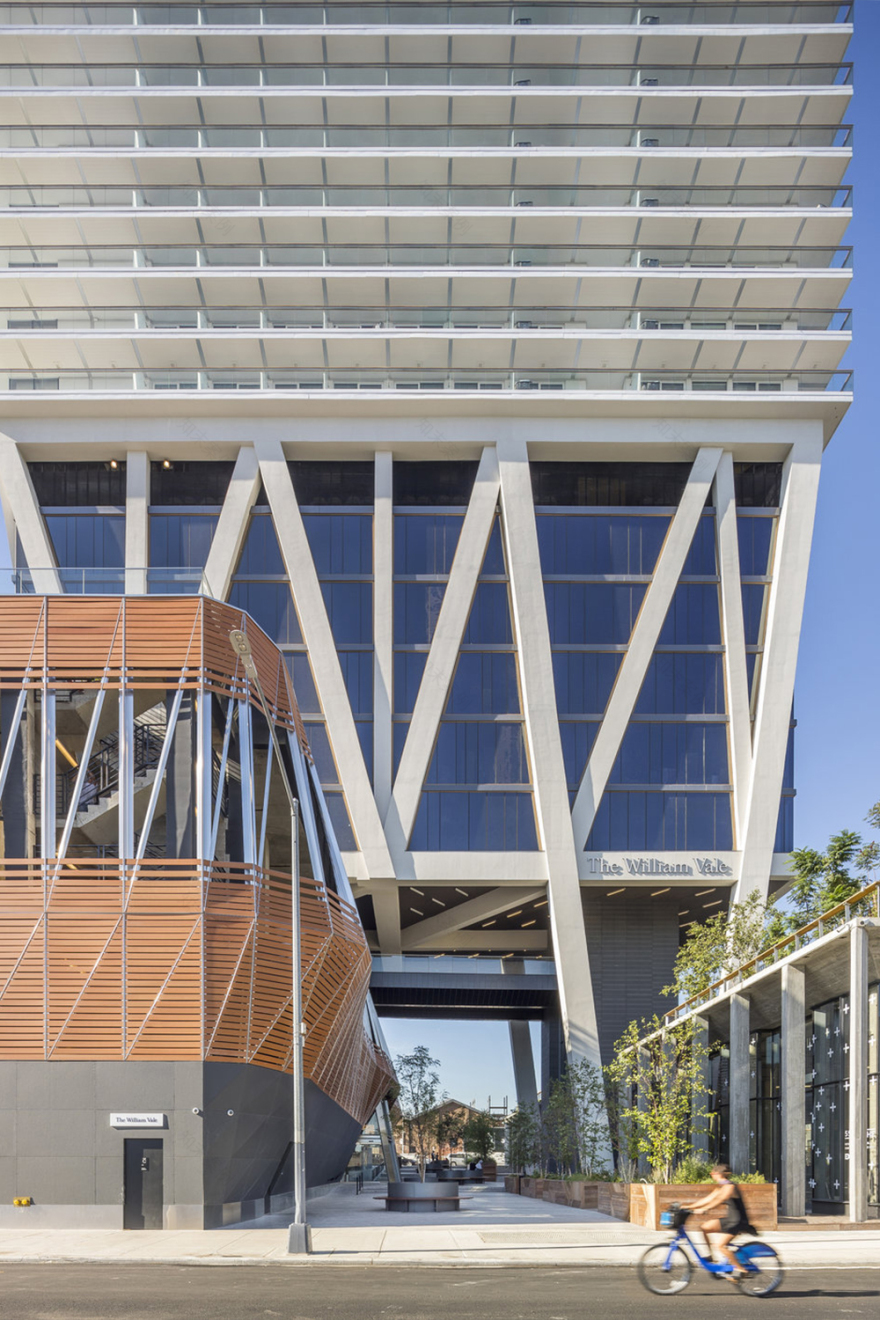 纽约威廉斯堡 William Vale 酒店——现代设计与智能科技的融合-11