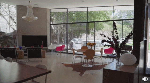 美剧《摩登家庭》里没人要的豪宅，竟然是这位世界级知名建筑师的家！儿子还是当红小鲜肉！-23