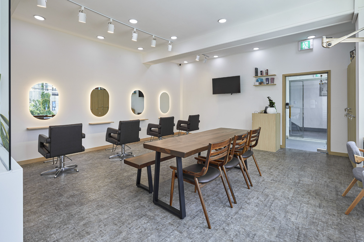 简约清新 16 坪美妆店室内设计-3