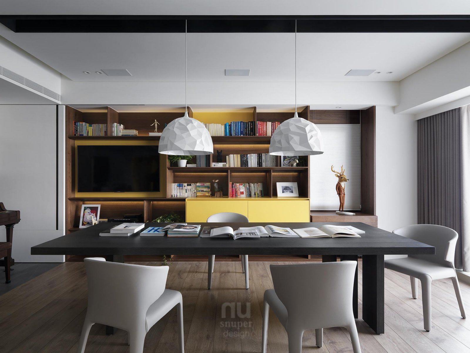 原味生活，书墙为背景的现代住宅设计-4