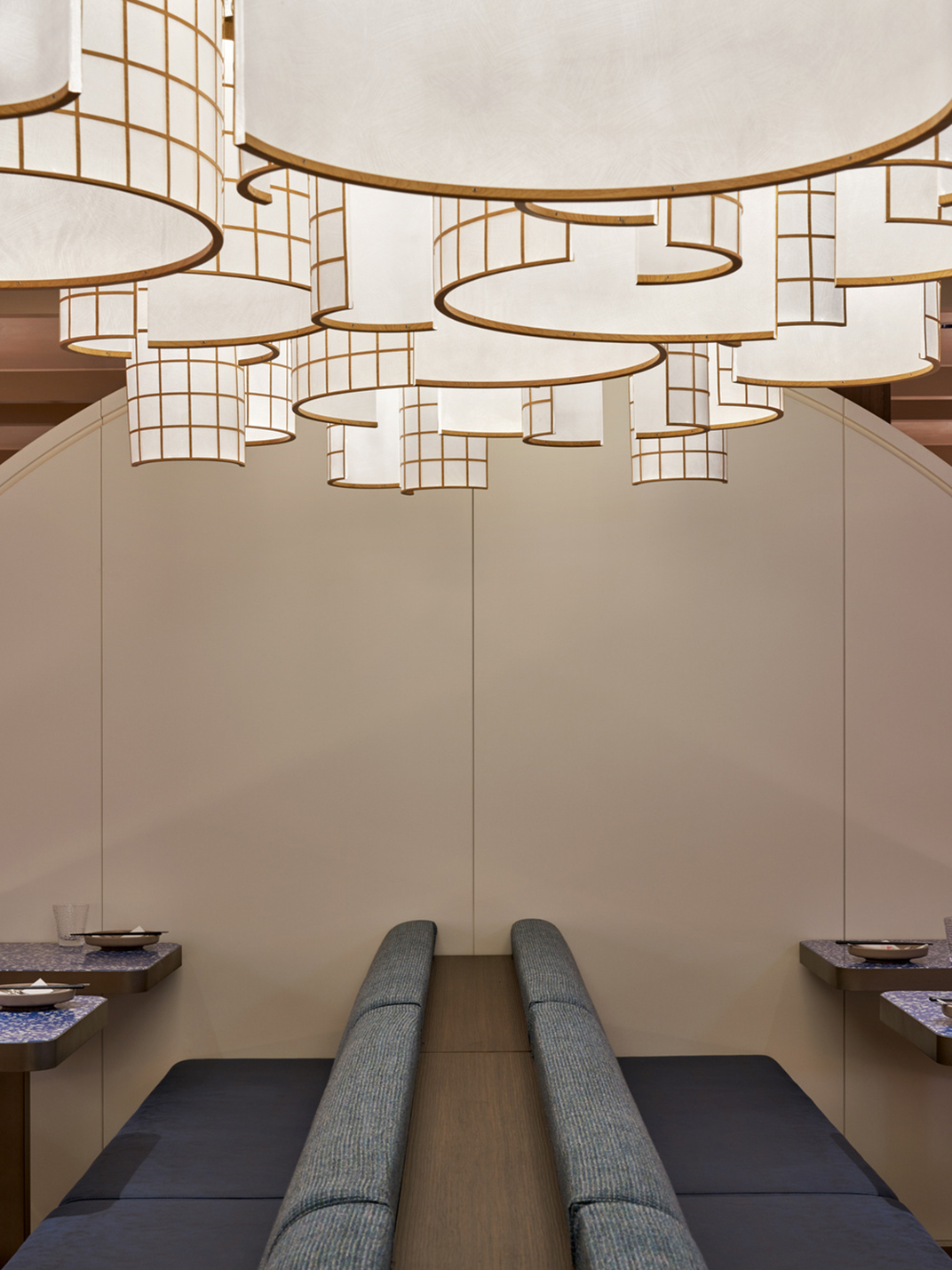 金黄色渐变新派台式料理餐厅,香港 | Designed by designeightfivetwo - 主题餐厅 - 餐厅LOGO-VI空间设计-全球餐饮研究所-19