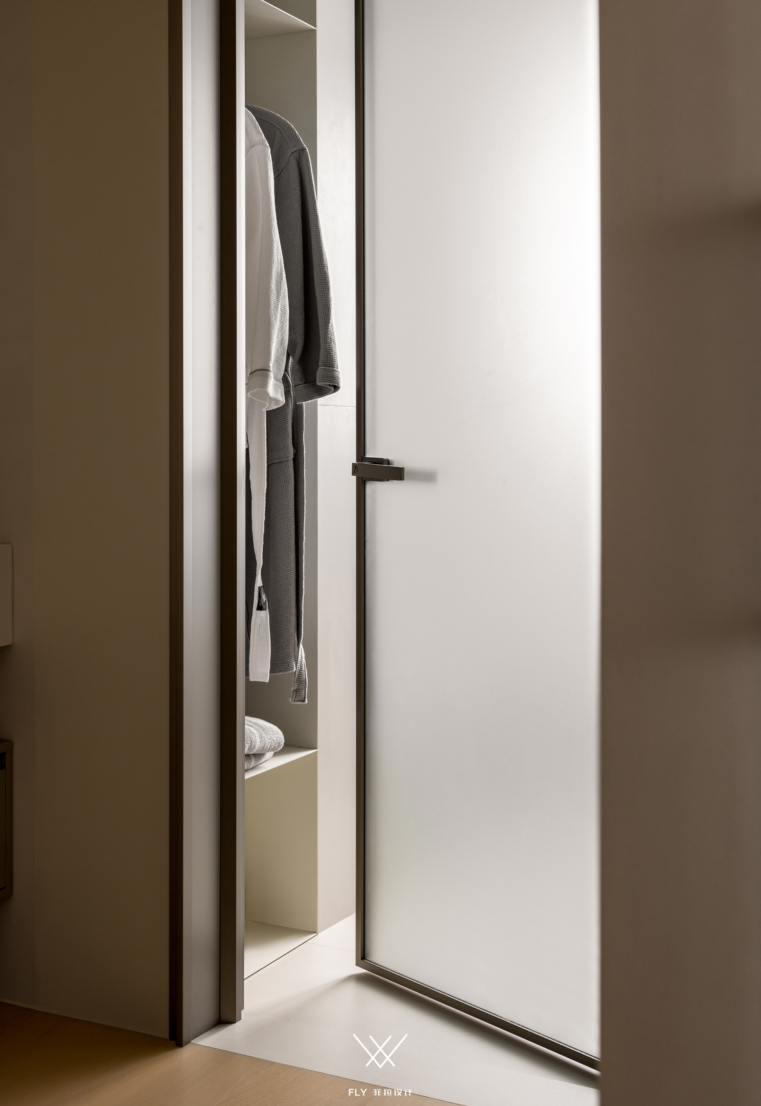 独居者的自由空间 · 开放式客厅与餐厨区的创新设计-56