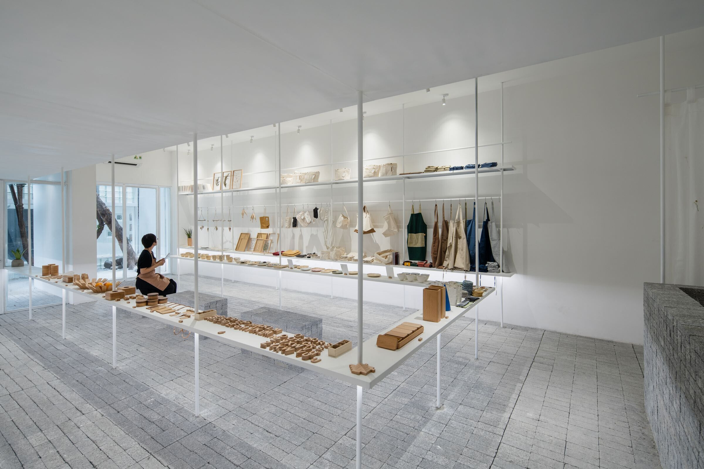 越南陶器店创意展示空间丨越南胡志明市丨Sawadeesign Studio-36