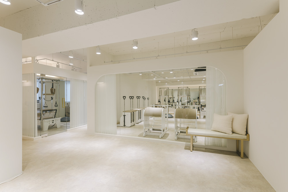 白色调的极简设计，韩国 Pilates 学院室内设计欣赏-6