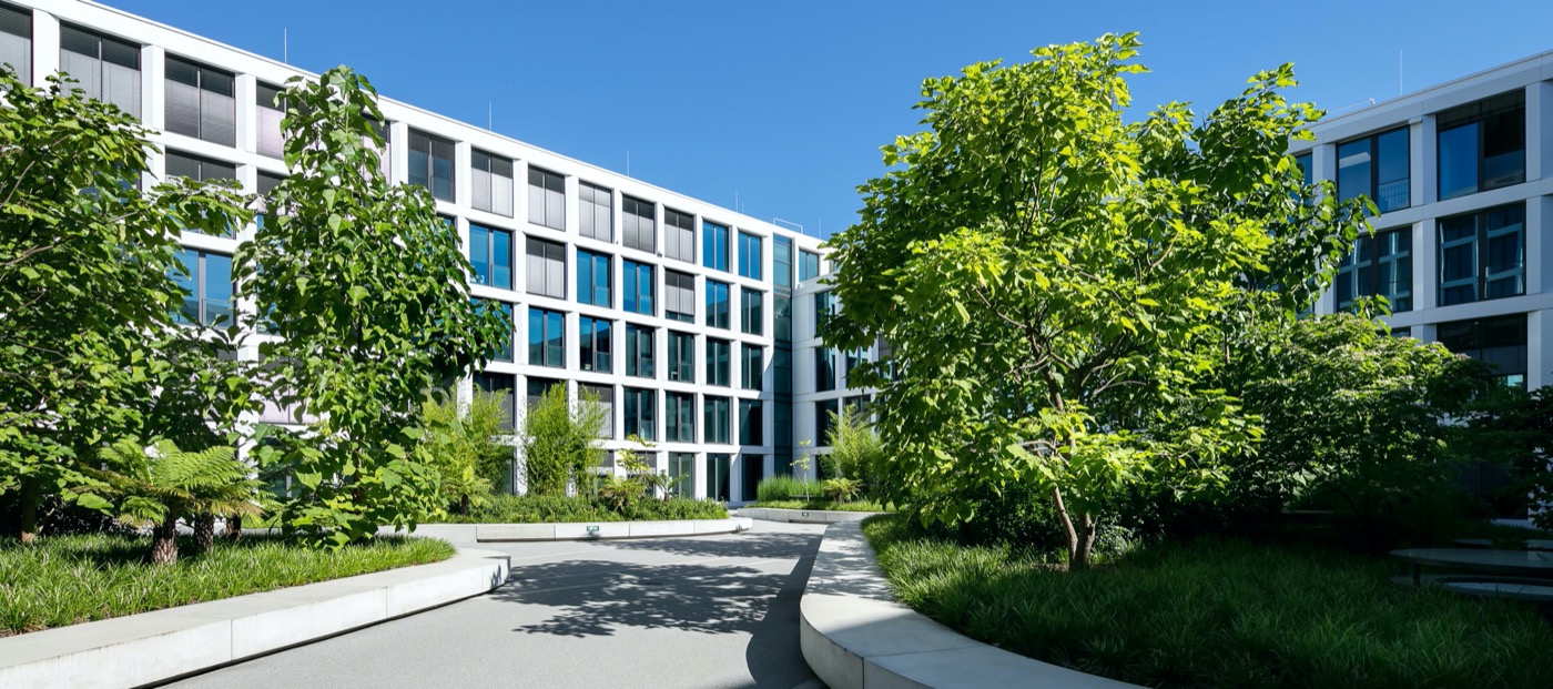 德国KVBW总部大楼的庭院景观-10