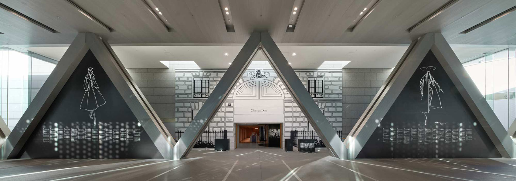 《克里斯汀·迪奥:梦之设计师》展览丨日本东京丨OMA+Shohei Shigematsu-3