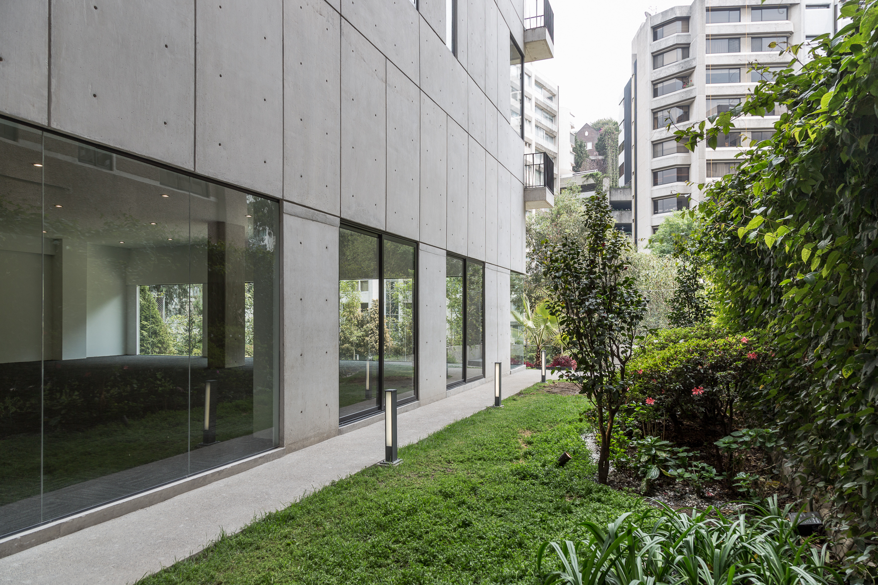 2015 年建造的 Tabachines 多单元住宅公寓室内设计解读-23