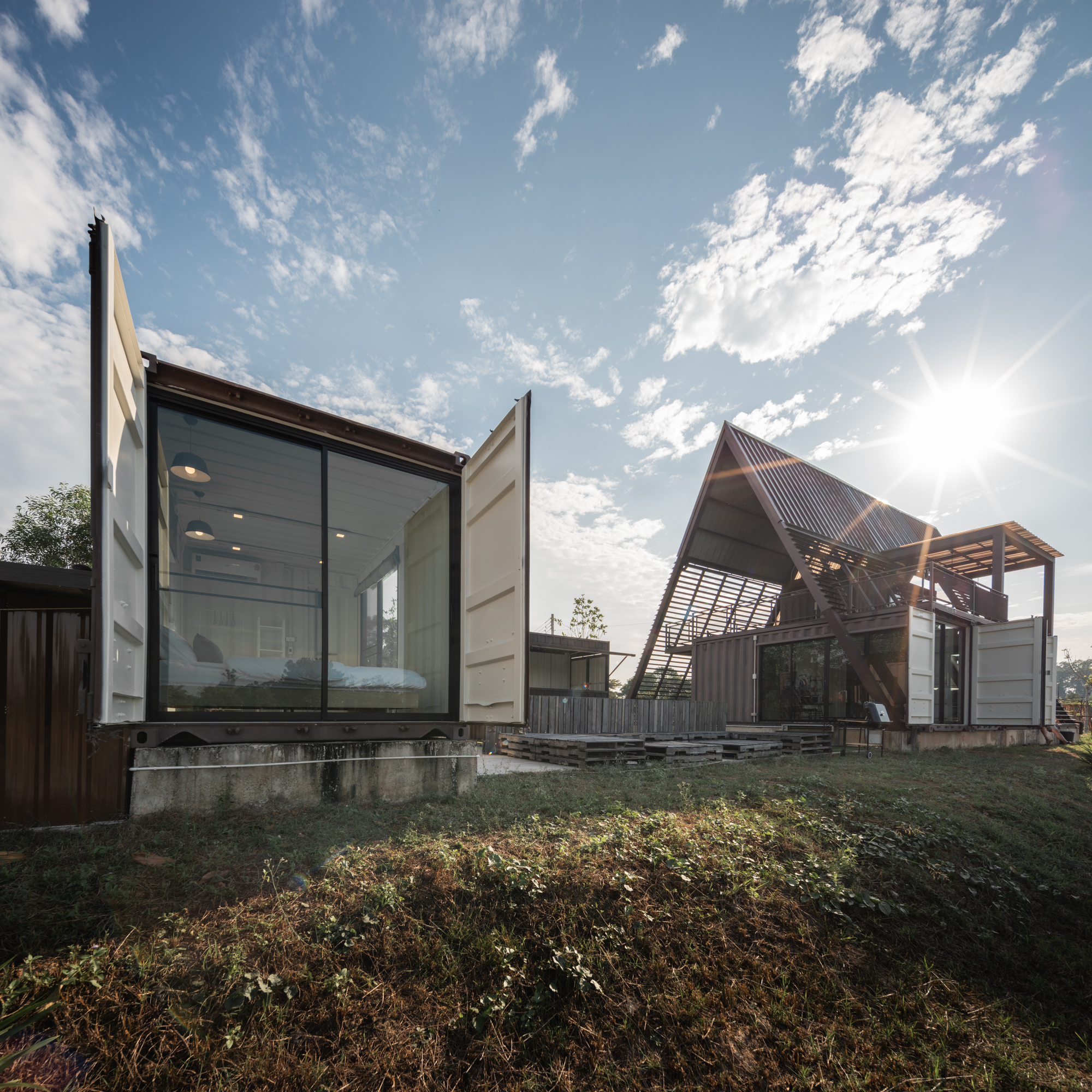 OOST Kampville 集装箱小屋丨泰国那空那育丨TJOB-12