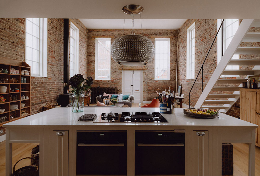 英国肯特郡前洗礼堂的时尚工业风格住宅设计-9