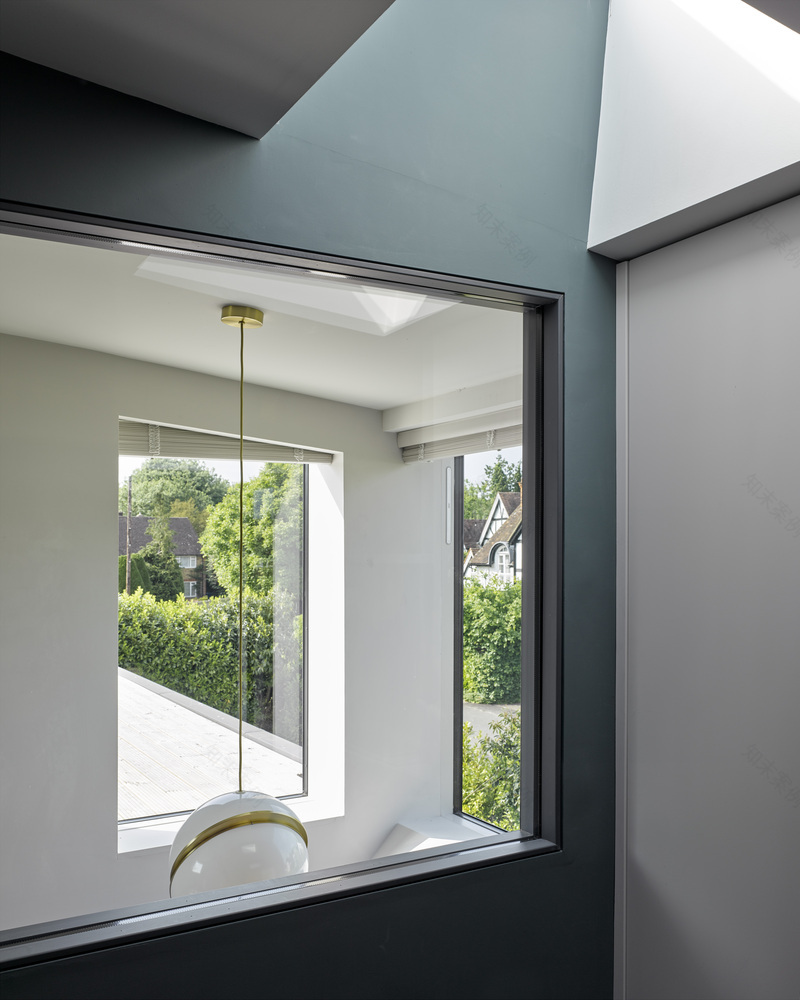 英式庄园中的现代家庭住宅-33