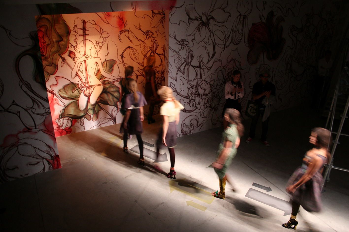 2008 春夏米兰 PRADA 秀场设计解读 | 四叶草舞台魅力-17