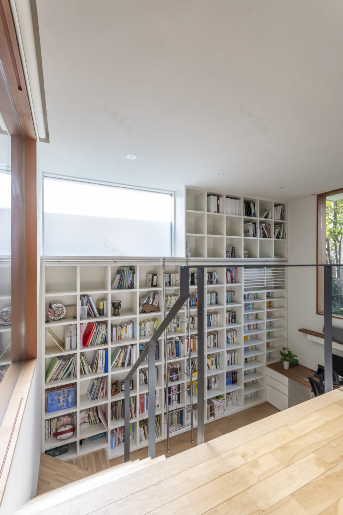 別荘地のように静かで緑に囲まれた家 緑と空の見える図書室でゆったりと本を読んで過ごす | Architecture | 100%LiFE-1