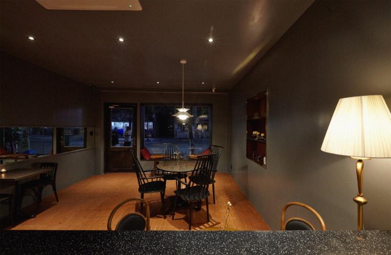 现代简约风 10 坪咖啡厅 高雅黑色调室内设计-12