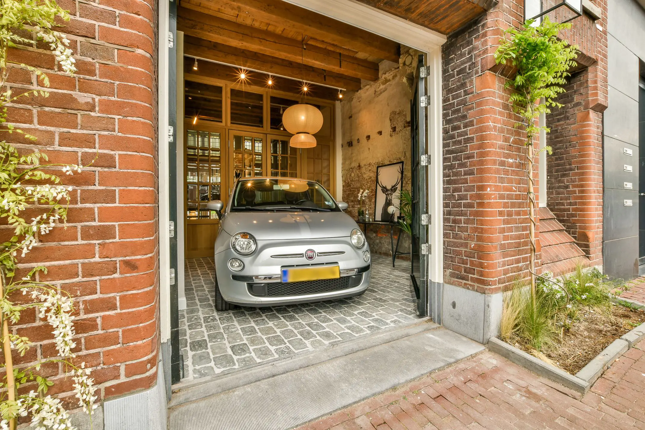 阿姆斯特丹复古多层住宅，黑灰设计诠释日式美学-21