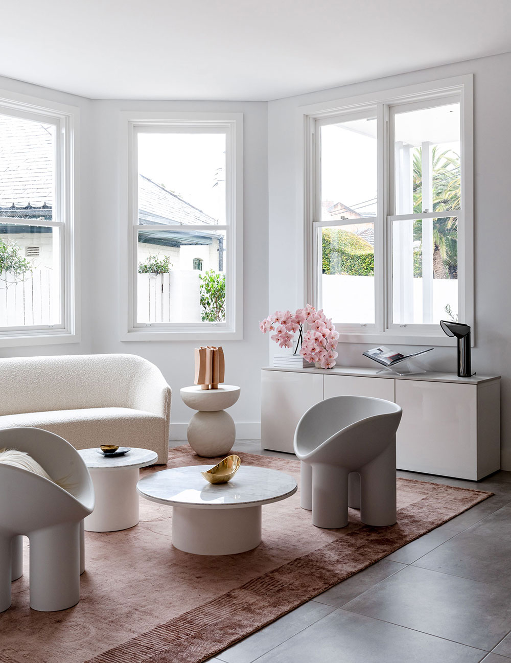 悉尼圆润公寓 | 温柔的粉色调与曲线美的完美结合-2