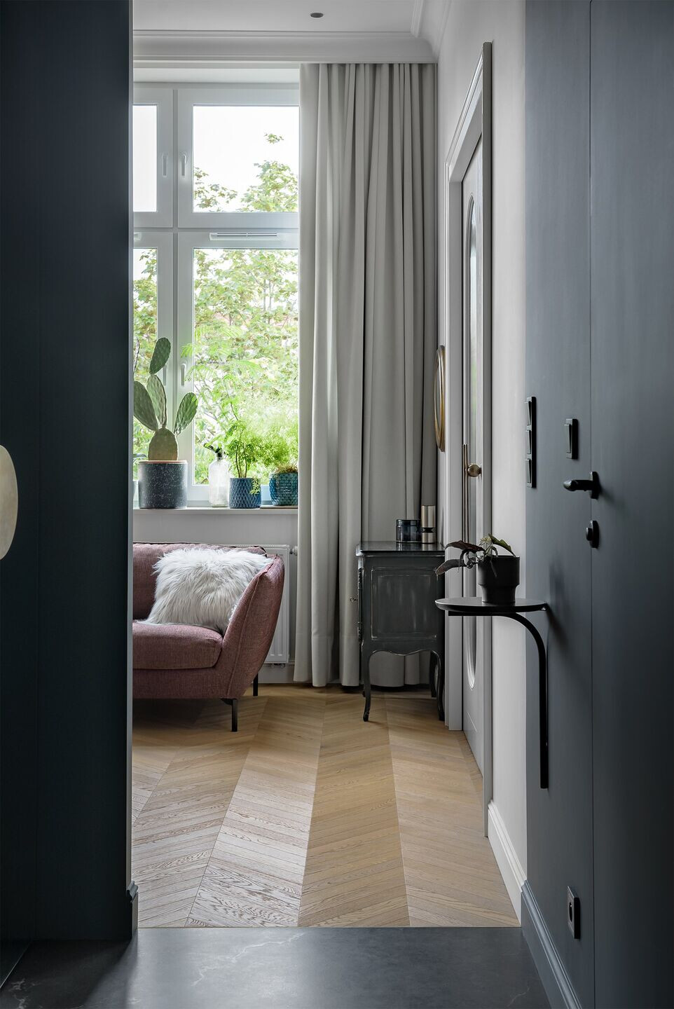 波兰历史建筑中的现代绿意空间-22