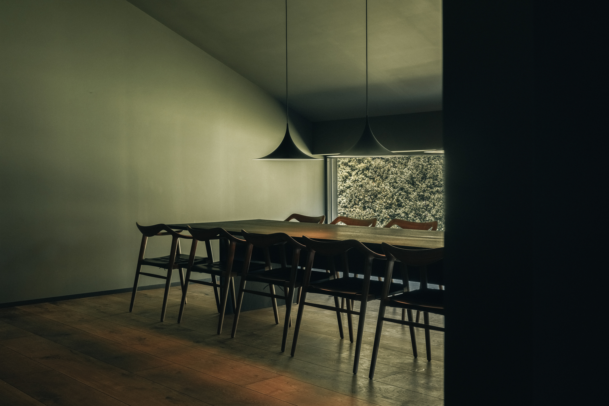 尼卡厨房餐厅21号 24号
说明:由于不清楚21 24具体所指,推测可能是餐厅的门牌号之类,所以按此顺序翻译如果有更多背景信息可进一步准确翻译 丨挪威丨OFFICE INAINN-19