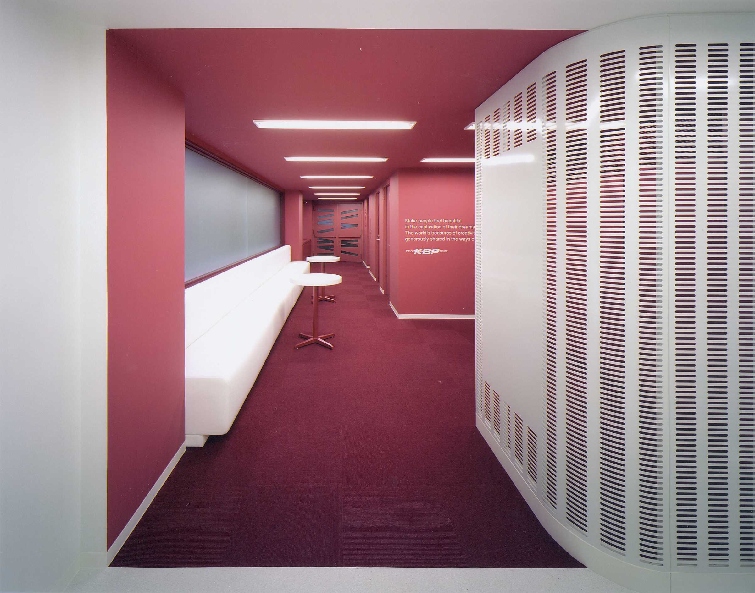 东京 KBP 办公白色空间，寺庙背景中的现代设计瑰宝-6