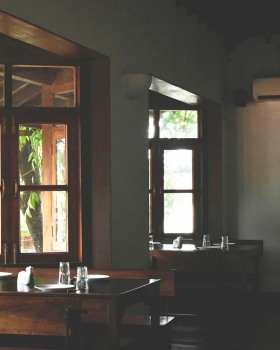 REIS MAGOS: Transforming a Warehouse into a Unique Dining Space