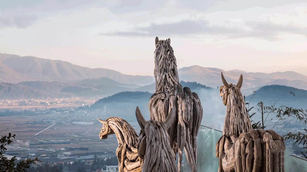 一处悬崖边上的酒店！ 张灿新作-0