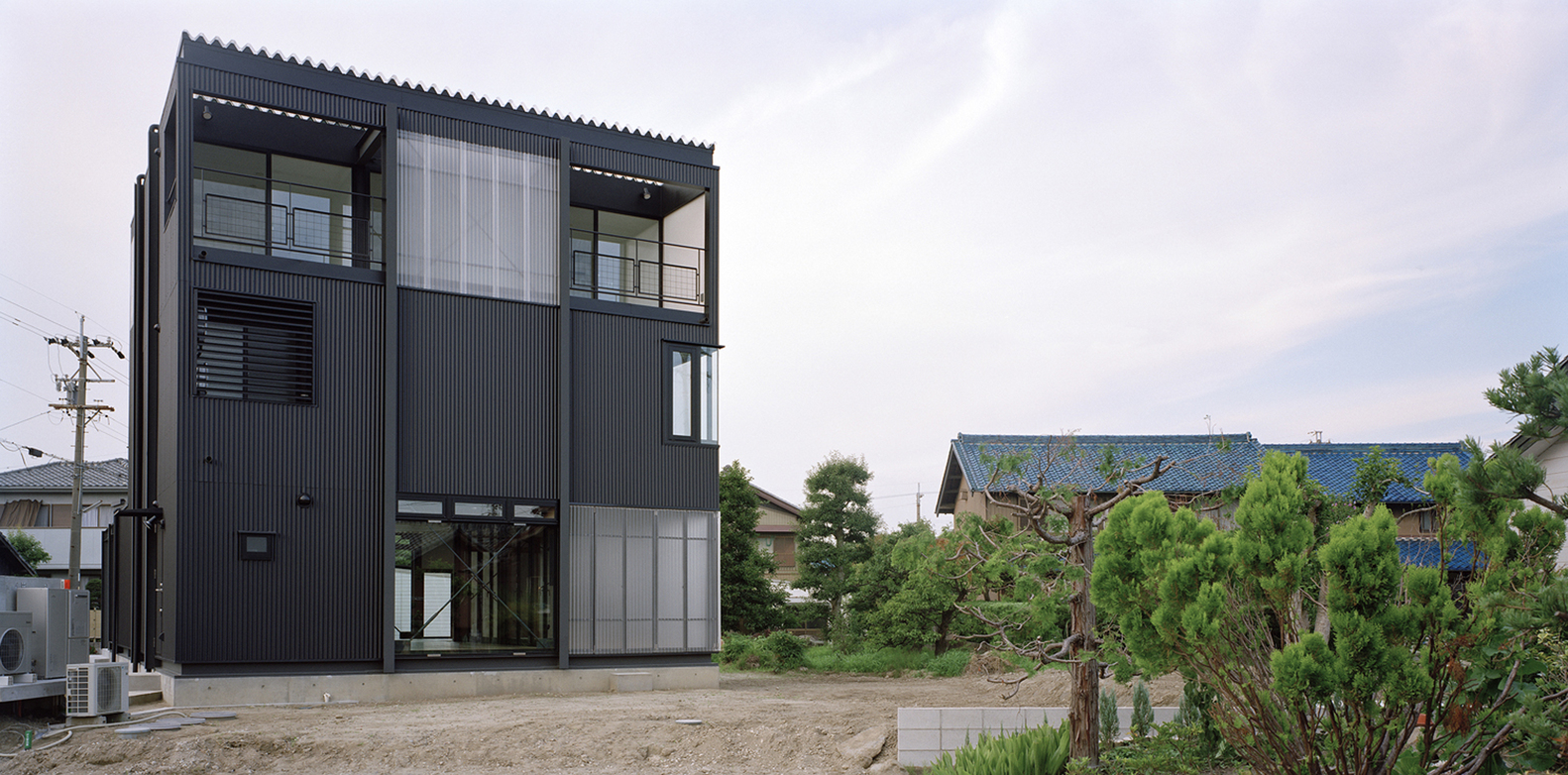 山石武喜打造简约钢构住宅 融入环境与自然共生-36